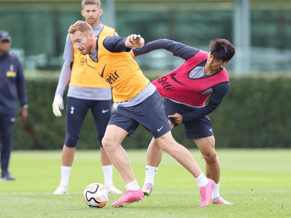 TA：桑切斯最近在逐渐进步，他已成为英超最可靠的门将之一（TA：桑切斯状态稳步上扬，现已跻身英超最可靠门将之列）