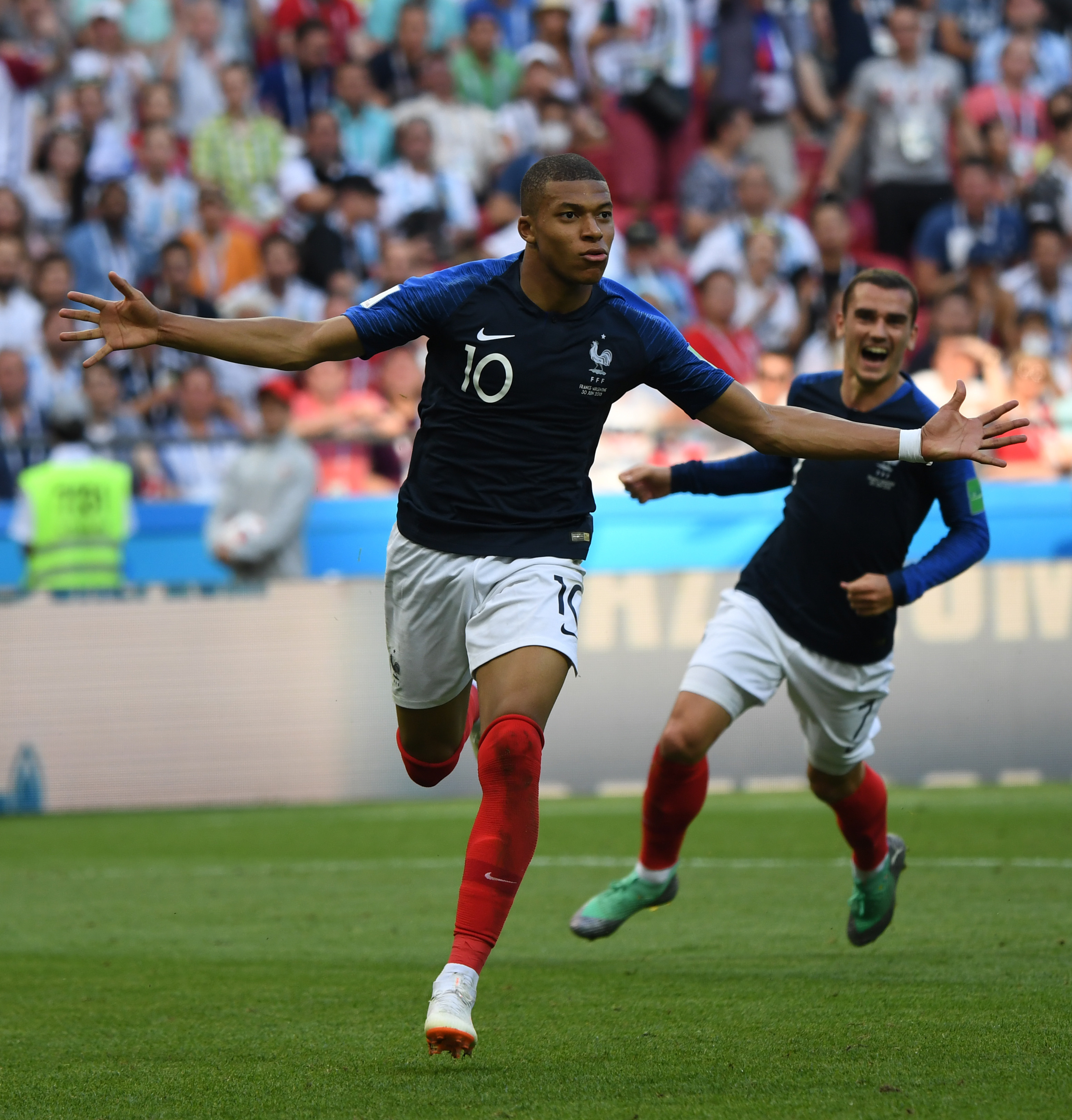 记者：恩里克很欣赏小蜘蛛且球员也愿加盟，马竞要价1.2亿欧（记者：恩里克钟意小蜘蛛、球员愿加盟，马竞标价1.2亿欧）