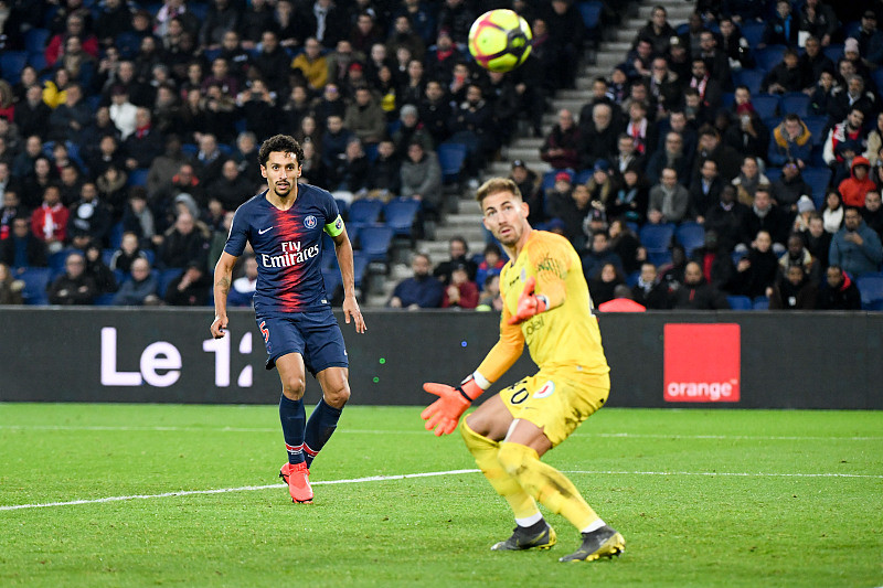 湖人浓眉哥篮下统治锁定胜利