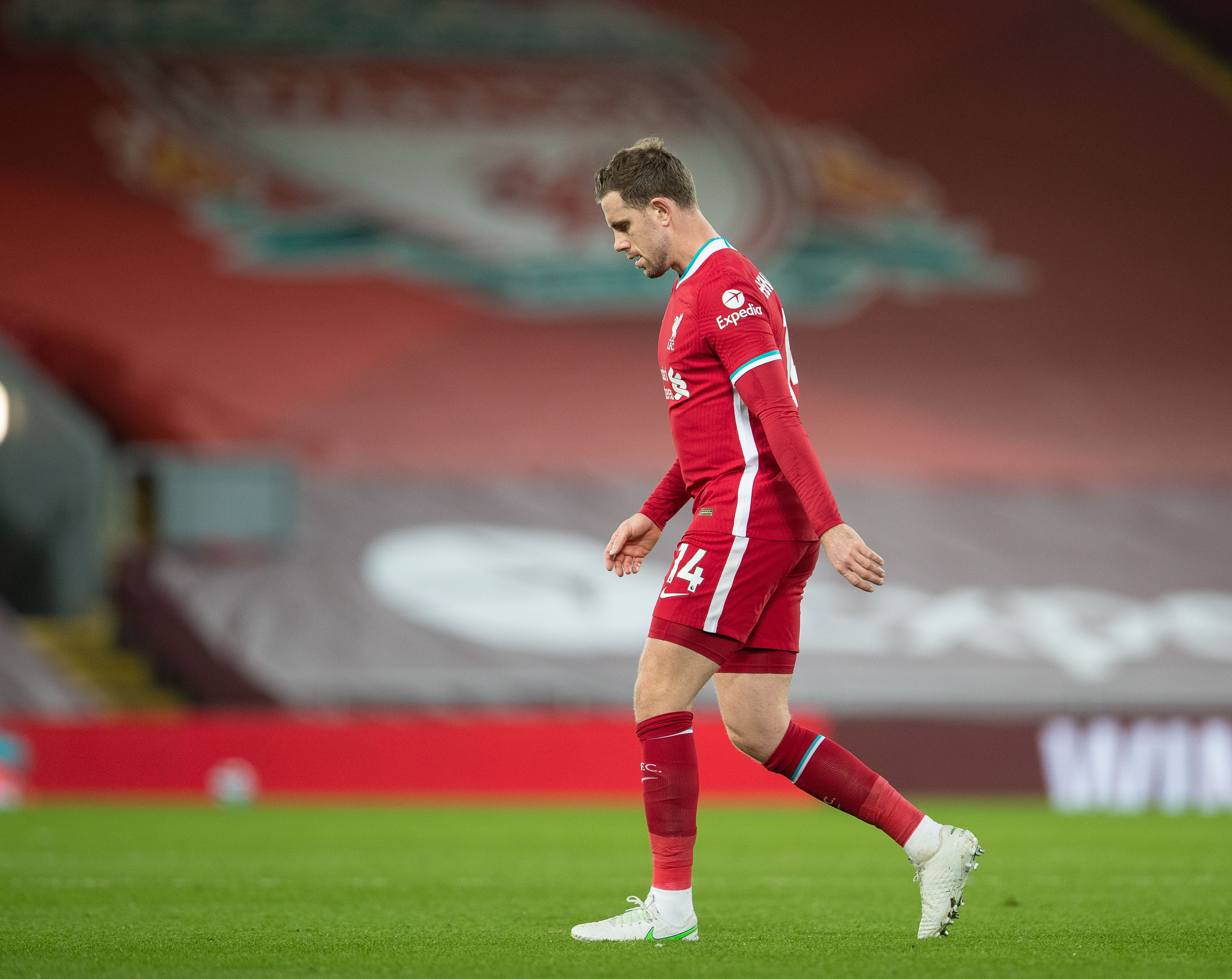 官方：明夏世界杯上下半场中段有强制补水时间，每次3分钟（FIFA官宣：明夏世界杯每半场中段设3分钟强制补水暂停）