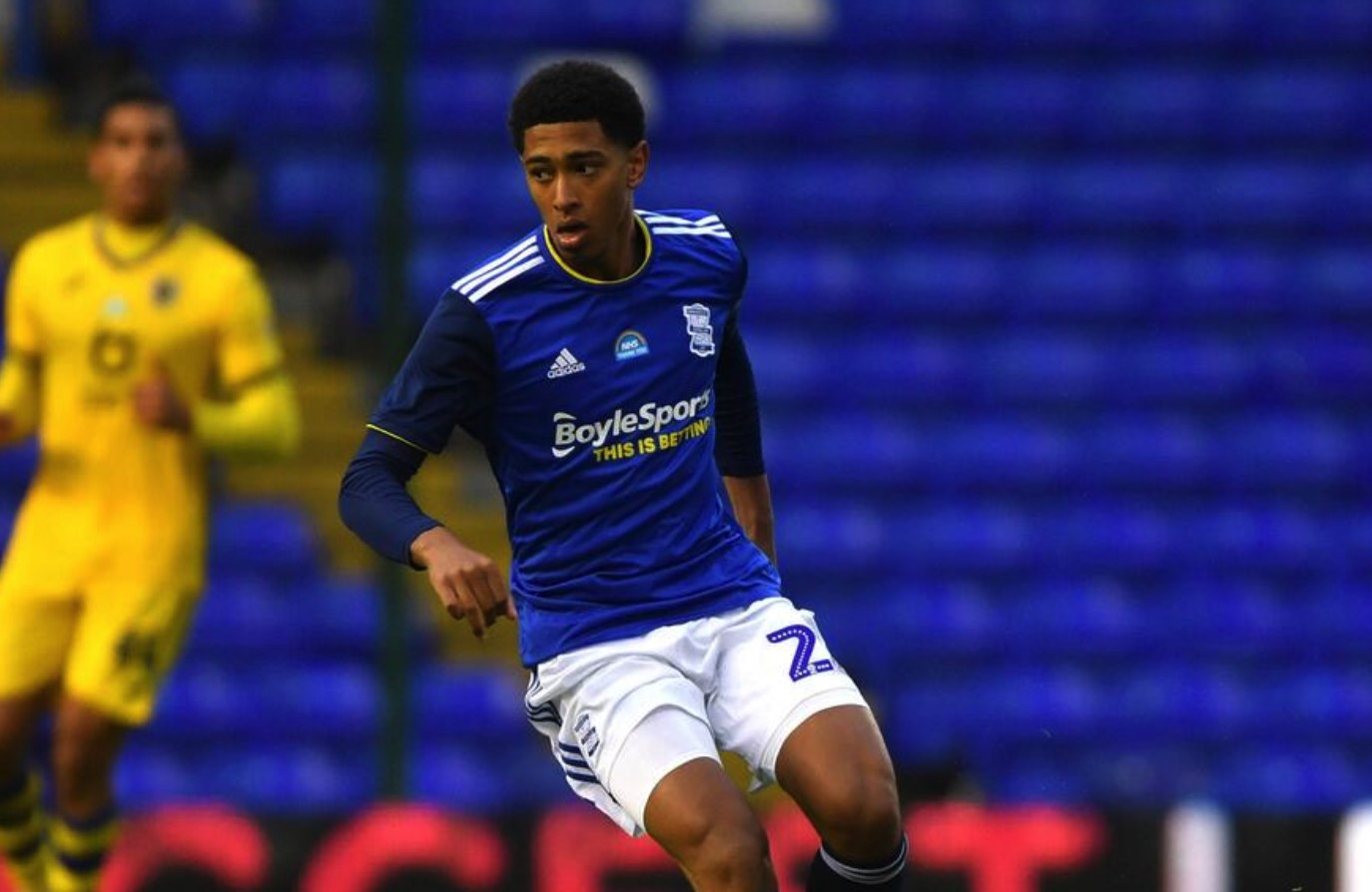 马卡：小西蒙尼如今表现出色，离不开梅西对他的明智建议（马卡：小西蒙尼近期状态火热，梅西的点拨功不可没）