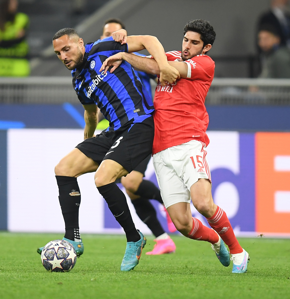 中场大师又送逆天传球（中场指挥官再献神级直塞）