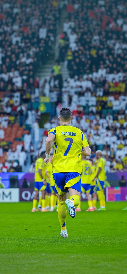 邮报整理C罗豪车收藏：有多辆布加迪，最贵的车价值850万英镑（邮报盘点C罗奢华车库：多辆布加迪在列，最贵车型价值850万英镑）