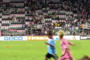 曼联拉什福德末段绝杀狼队（拉什福德压哨绝杀，曼联险胜狼队）