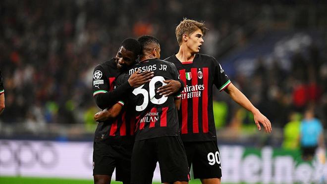 湖人浓眉哥篮下统治力助球队获胜（浓眉禁区制霸，助湖人取胜）