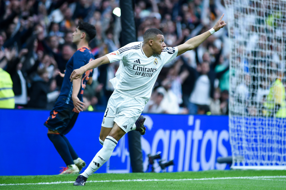 日职联战报：松村优太替补制胜，鹿岛1-0东京绿茵继续领跑（日职联快讯：松村优太替补建功，鹿岛鹿角1-0小胜东京绿茵稳居榜首）