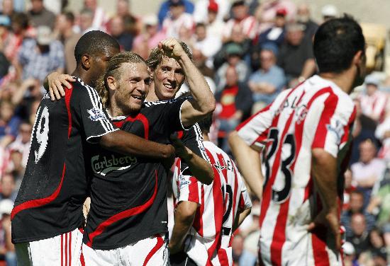 埃弗拉：希望英格兰球迷别再唱足球要回家了，感觉像是诅咒（埃弗拉呼吁英格兰球迷别再唱“足球要回家”，直言这像个诅咒）