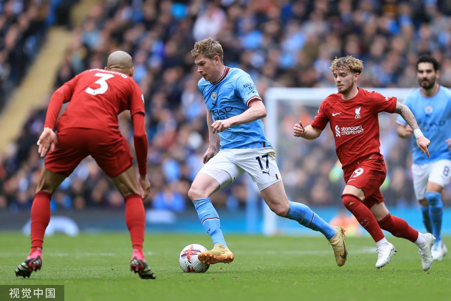 孔帕尼：乌尔比希会成长为非常出色的门将，他经常休息日加练（孔帕尼看好乌尔比希：休息日常主动加练，未来将成出色门将）