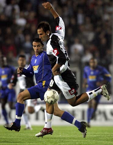 足球欧冠16强对阵出炉，多场焦点战提前上演