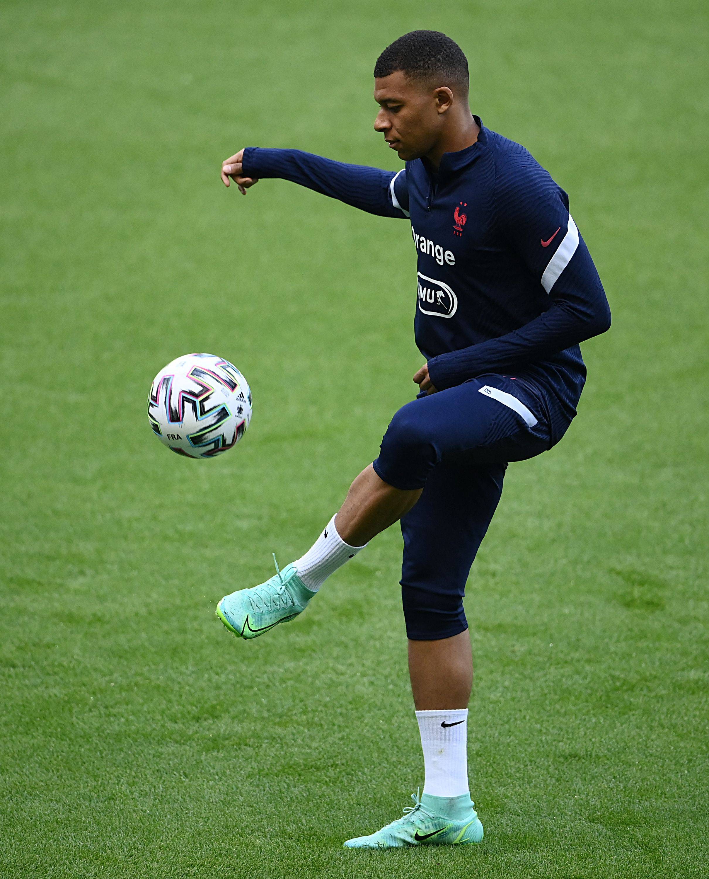 五大联赛年薪排名：哈兰德3170万欧居首，姆巴佩3130万欧第二（五大联赛年薪榜：哈兰德以3170万欧领跑，姆巴佩3130万欧位居次席）