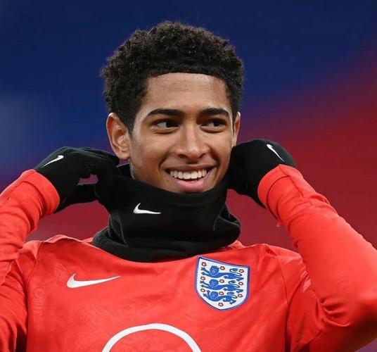 早报：功成名就不是目的，让自己快乐快乐这才叫做意义（早报：名利非终点，快乐才是意义）