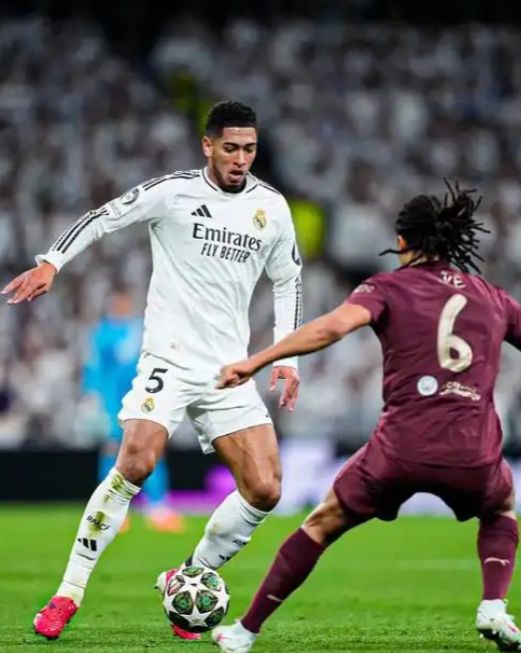 萨索洛前锋皮纳蒙蒂比赛时家中失窃，事发时孩子和保姆在家里（萨索洛前锋皮纳蒙蒂比赛期间家遭窃，孩子与保姆当时在家）