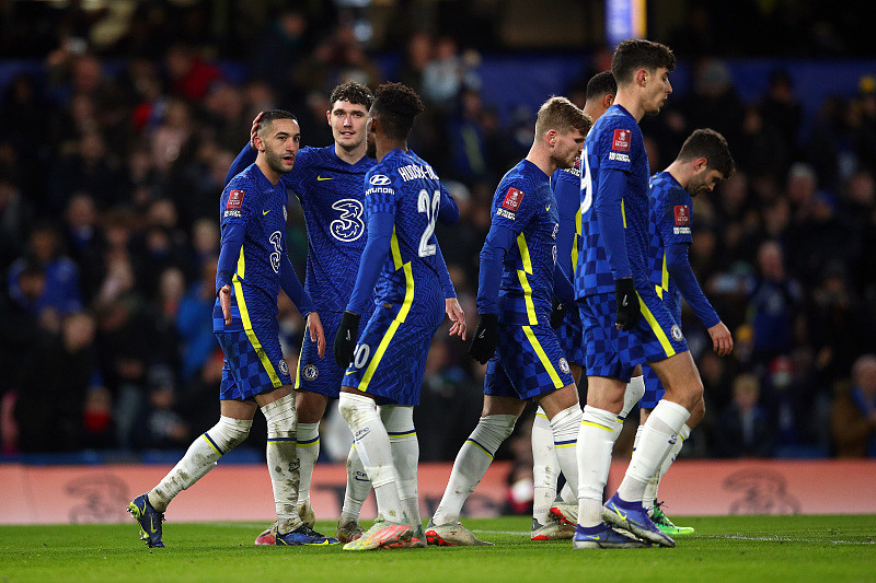 球星任意球脚法惊艳亮相（球星展现惊艳任意球脚法）