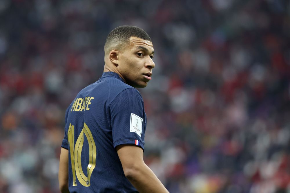 媒体大V热议南京再办重大足球赛事 苏超带动足球热，预祝新江苏队早日落地南京!（南京再办重磅足球赛引大V热议：苏超引爆球市，盼新江苏队早日落户南京）