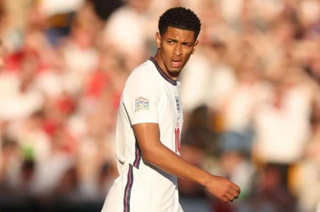 奥尼尔：东契奇没速度没爆发力但总能把对手打爆，我不懂（奥尼尔直言困惑：东契奇速度与爆发力都不占优，却总能击溃对手）