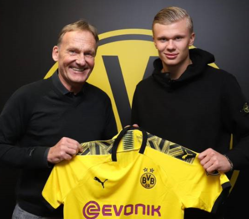 法兰克福主帅：因头球输比赛令人懊恼，遗憾上半场没进第二球（法兰克福主帅：头球失守令人懊恼，遗憾半场未能再下一城）