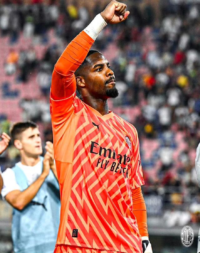 前罗奇代尔球员17岁时受伤瘫痪，今年因并发症去世，终年26岁