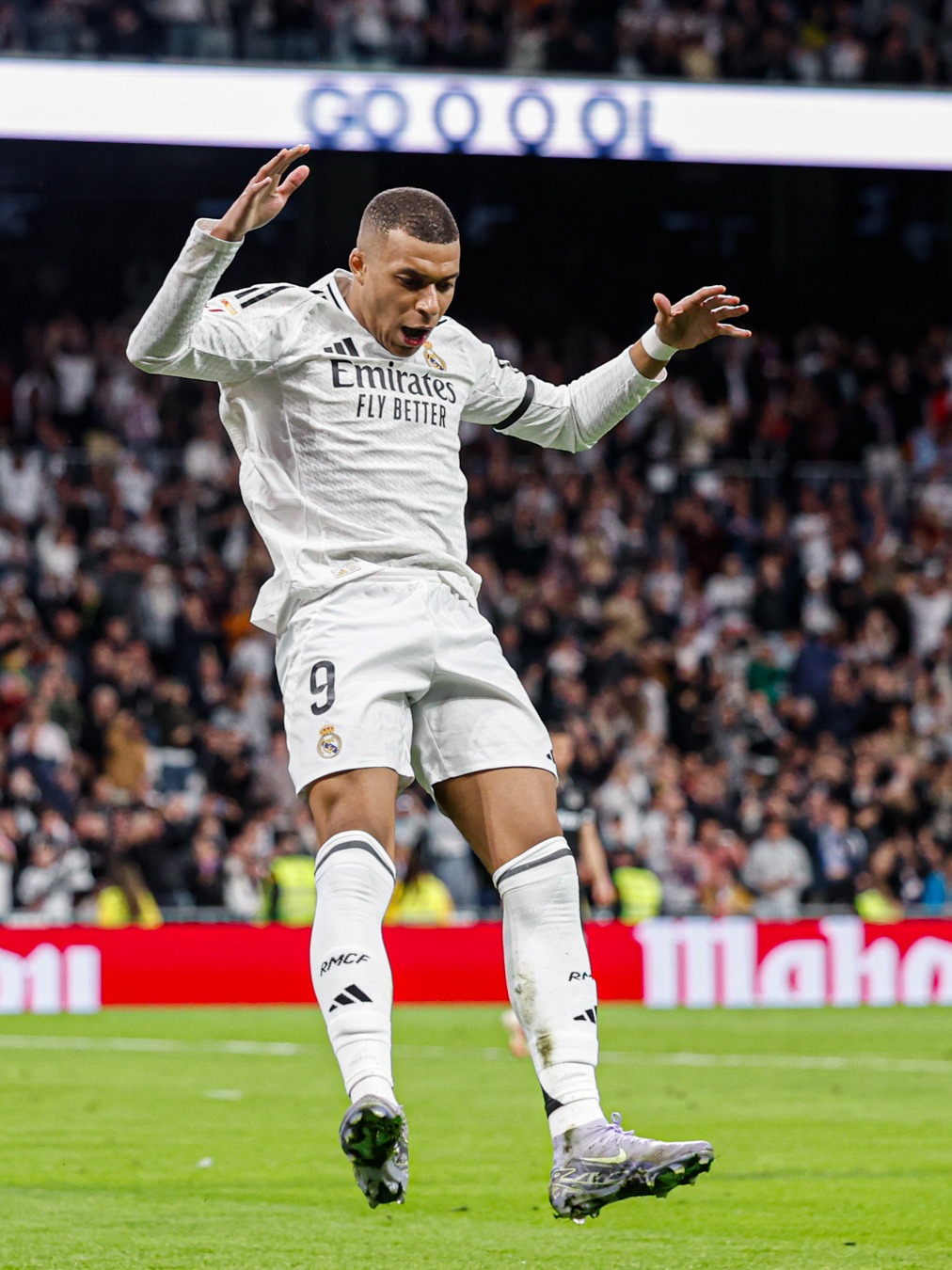 每体：拜仁巴萨有意霍村前锋阿斯拉尼，转会费不超过2500万欧