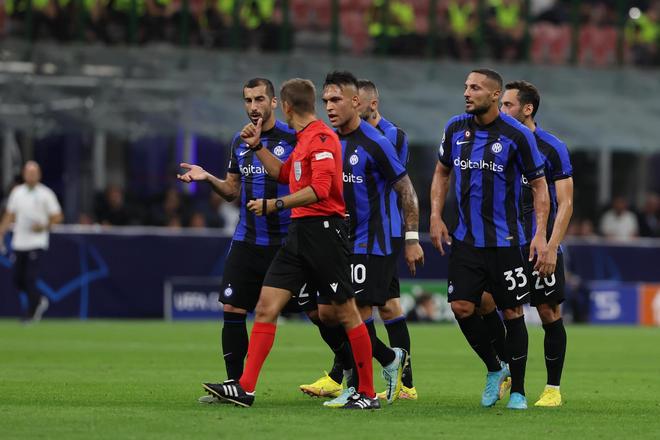 上一次对阵安哥拉：梅西斯卡洛尼替补登场，阿亚拉百场（上次对阵安哥拉：梅西与斯卡洛尼替补出场，阿亚拉迎来第100场）