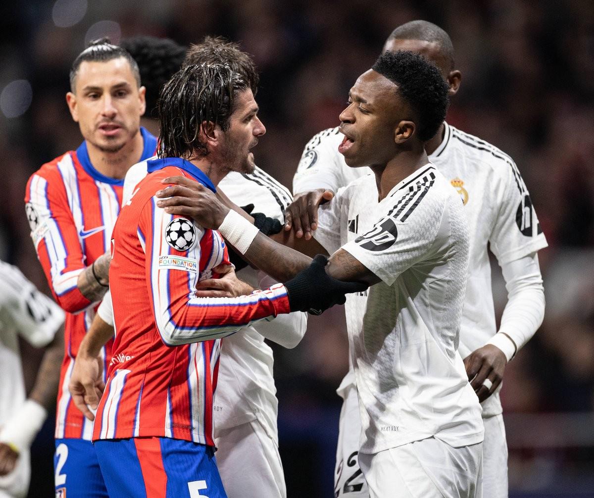 中超：上海海港4-0大胜深圳队（中超：上海海港4-0完胜深圳队）