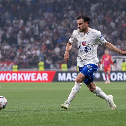 足球鞋选择攻略（足球鞋选购指南）